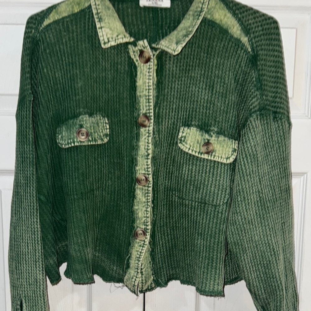 ZENANA OUTFITTERS WAFFLE CROPOED KNIT JACKET - DARK GREEN ACID WASH LOOK